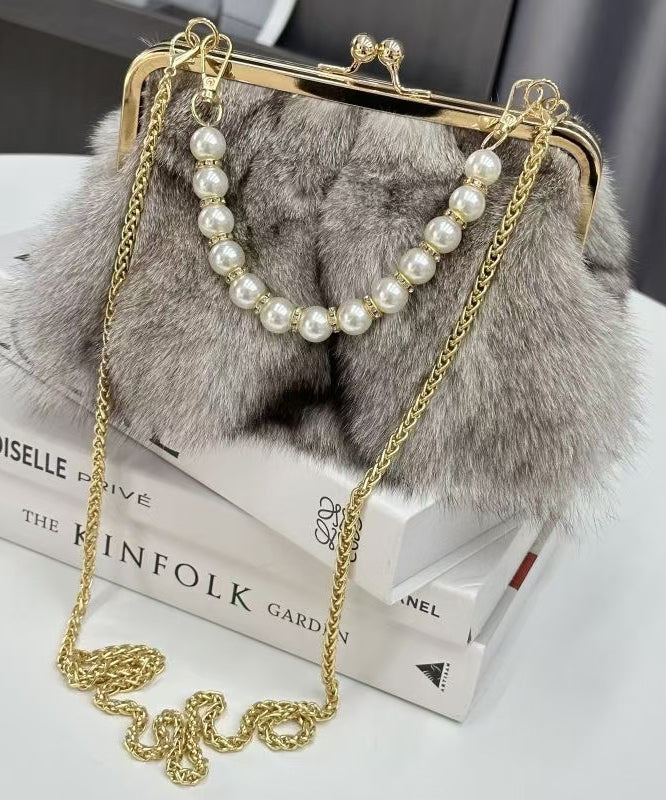 Sac messager gris en fourrure duveteuse avec chaîne - Street-Wave