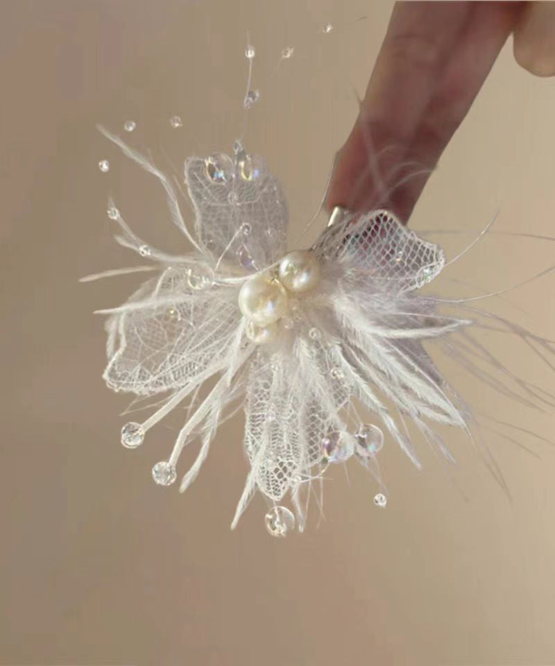 Barrette à cheveux en dentelle beige avec plumes et perles évidées - Street-Wave