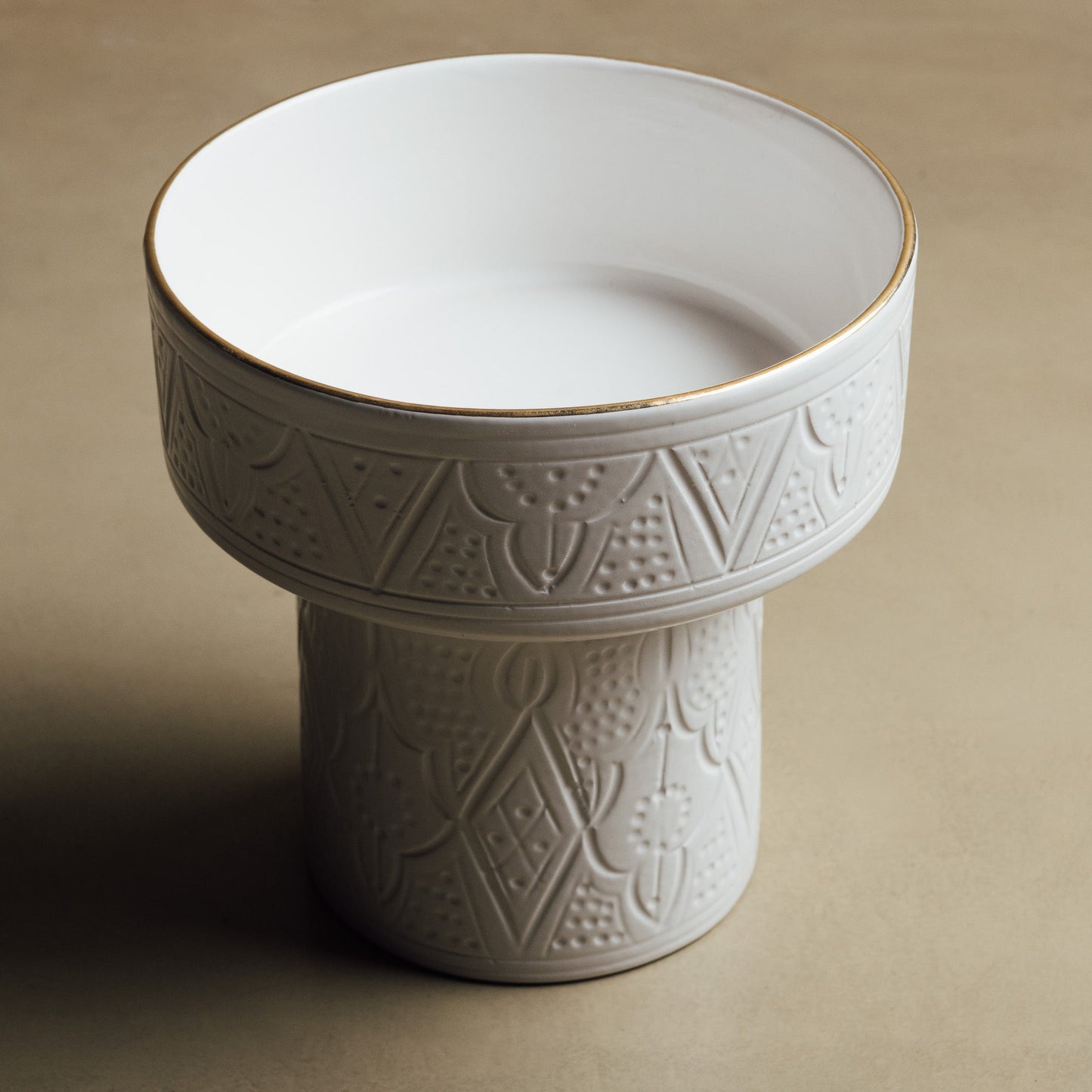 Zagora white Pedestal Bowl - Handcrafted with 12 Carat Gold Accents - Street-Wave