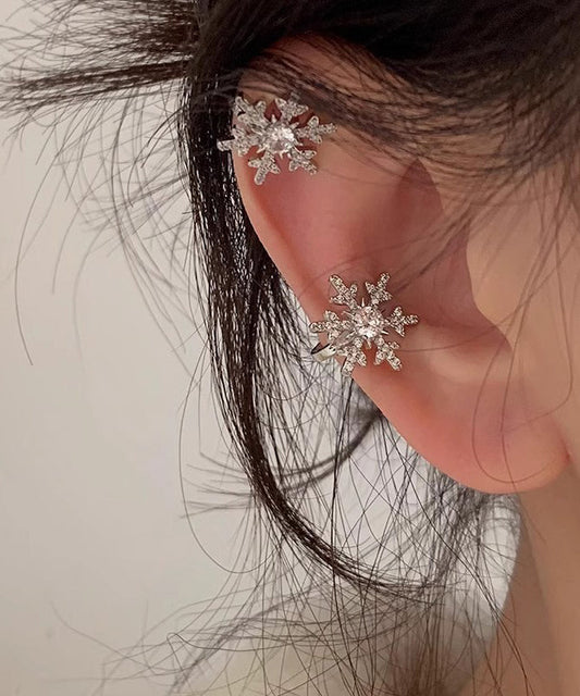 Boucles d'oreilles à tige en forme de flocon de neige en cuivre plaqué platine et zircone - Street-Wave