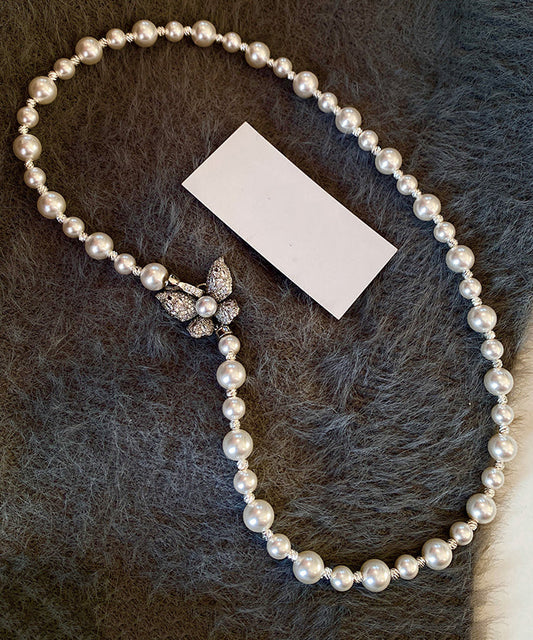 Collier élégant en cuivre blanc surdoré avec perles de zircone et papillon gradué - Street-Wave