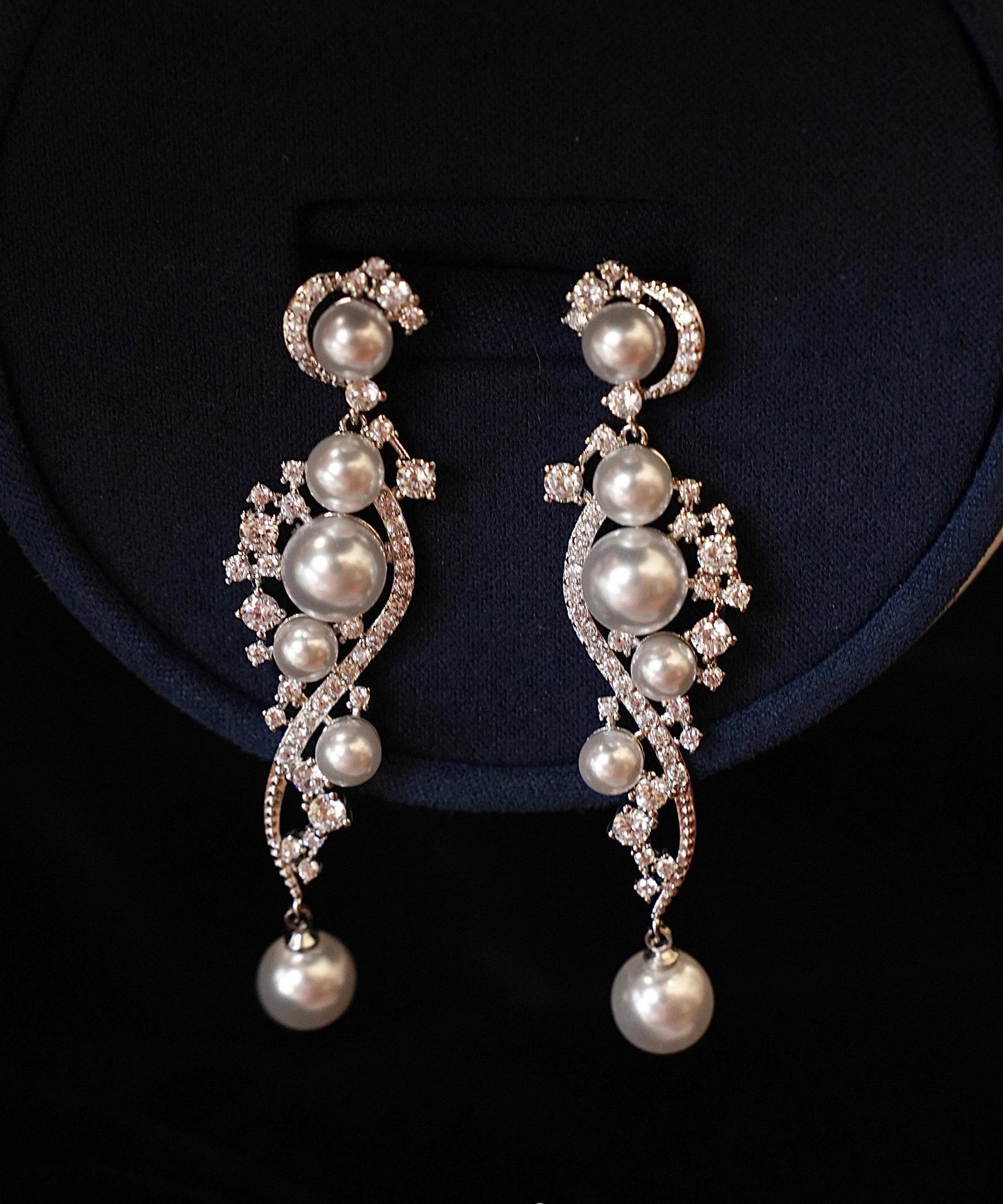 Boucles d'oreilles pendantes élégantes en argent sterling et zircon blanc - Street-Wave