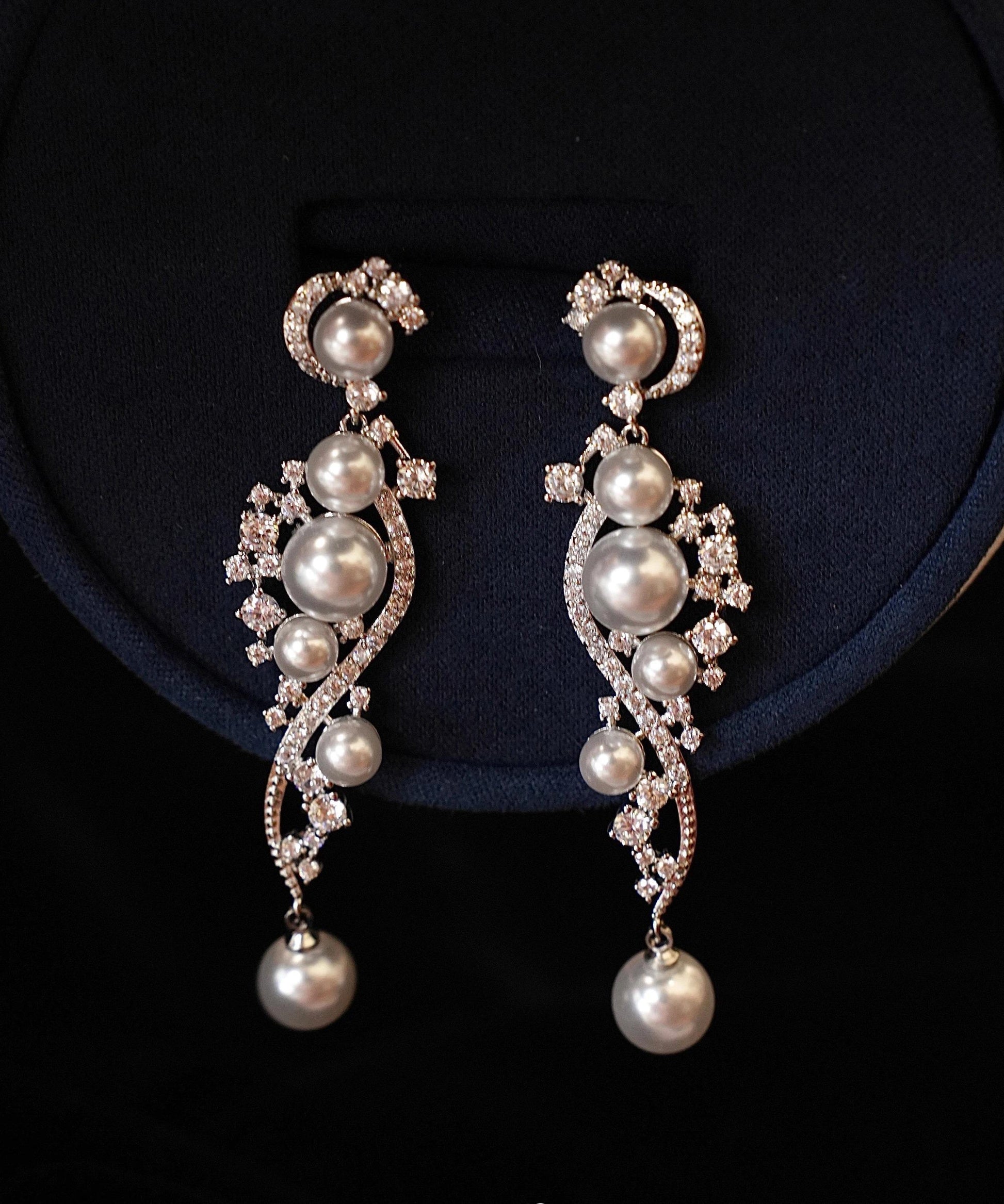 Boucles d'oreilles pendantes élégantes en argent sterling et zircon blanc - Street-Wave
