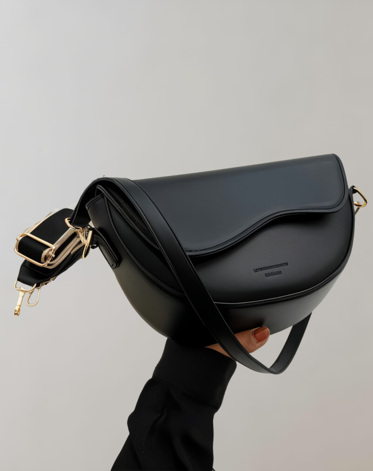 Street-Wave Vegan Leather Crossbody Bag For Everyday