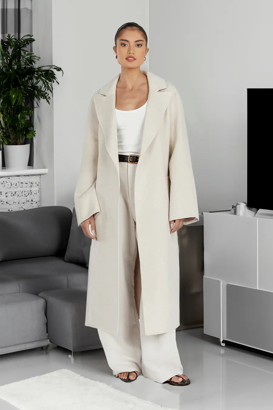 Street-Wave Wool Coat for Women Warm Weather Resistant Designer Overcoat for Fashion Forward Urban Professionals