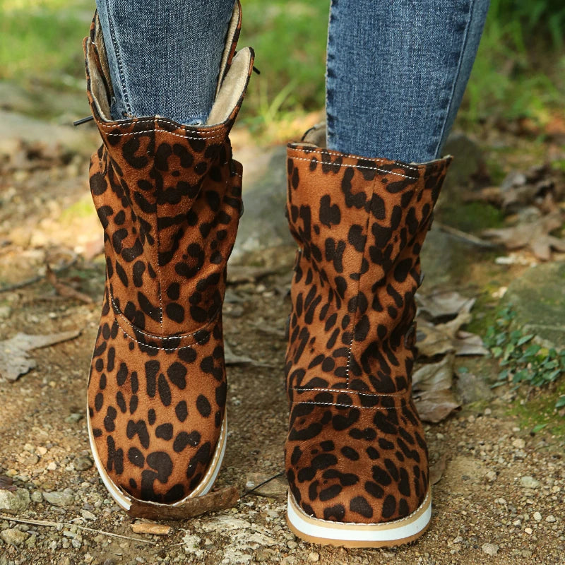 Street-Wave Suede Ankle Boots With Lace-Up Detail And Flat Rubber Sole For Women