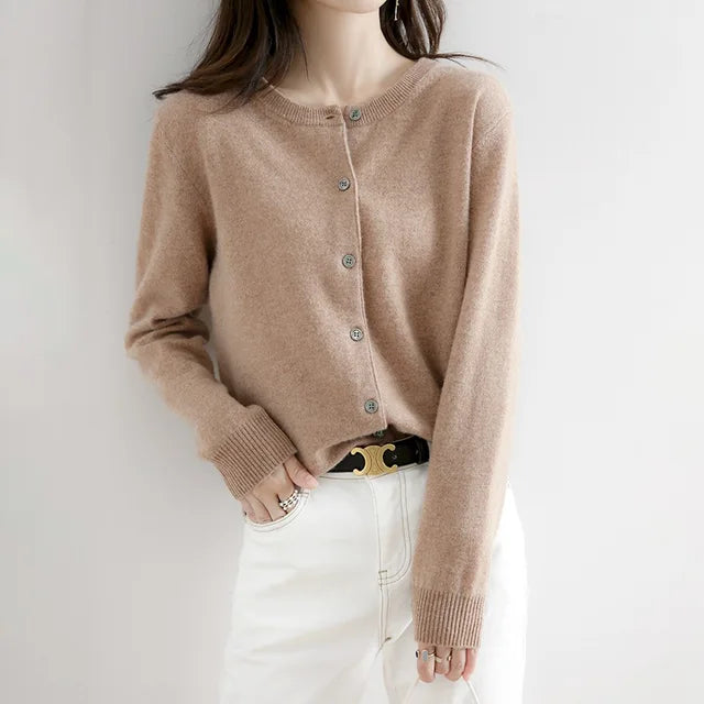 Street-Wave Cashmere Cardigan For Women Ultra Soft Button Up Knit For Everyday Elegance