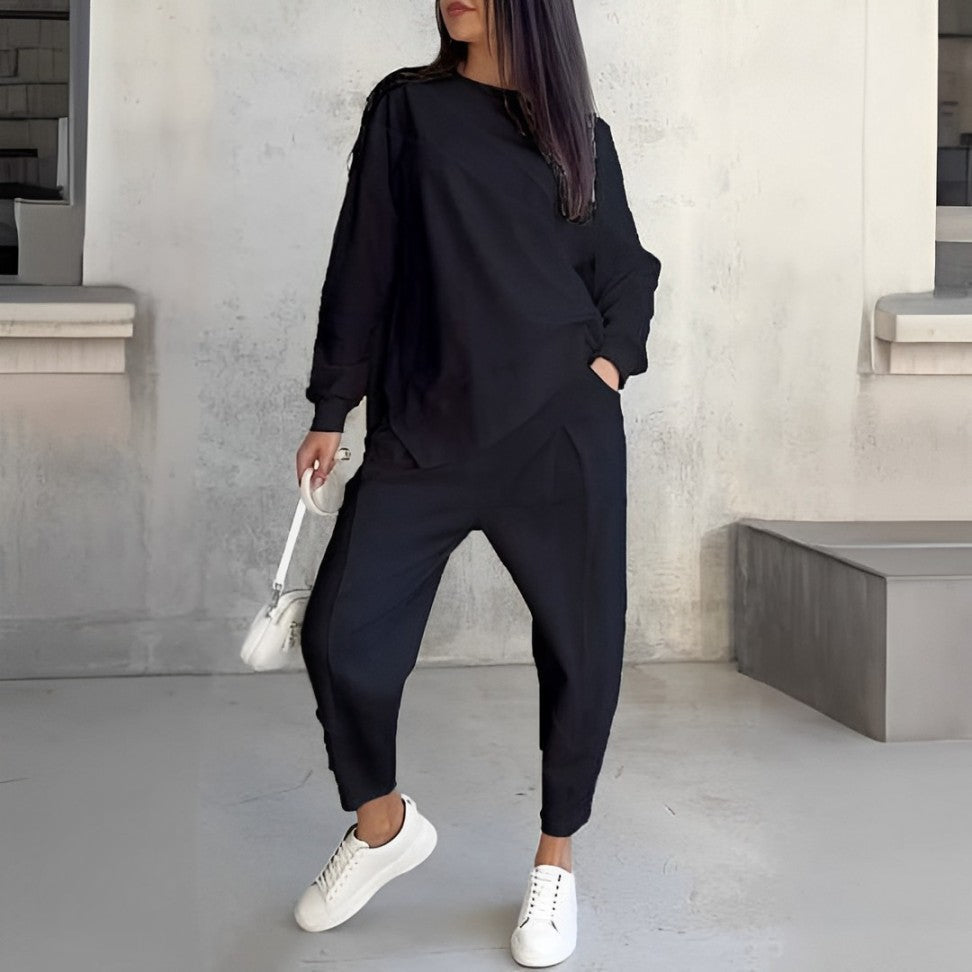 Street-wave White Two-Piece Set For Women With Cozy Sweatshirt Look And Minimalist Comfort