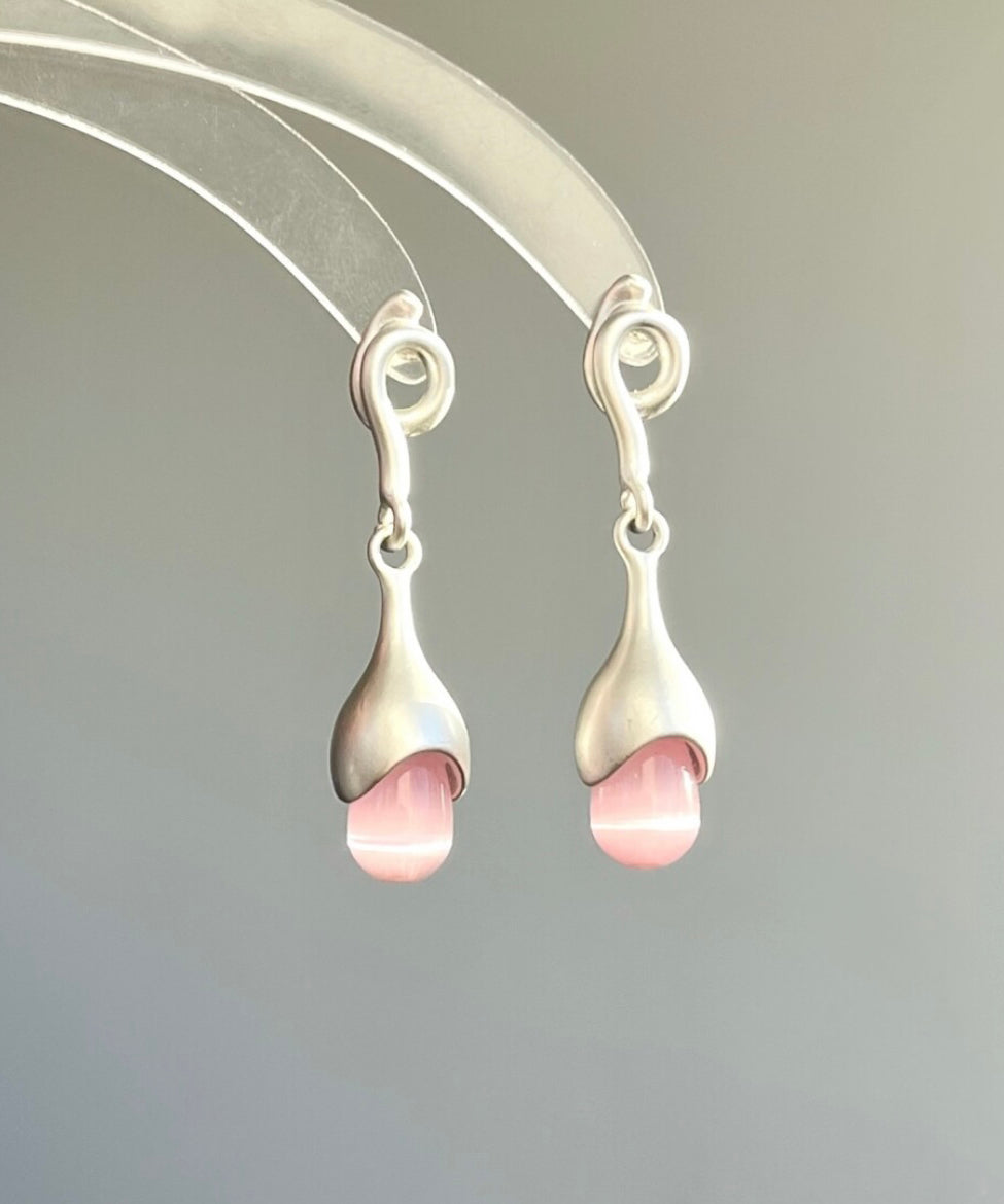 Boucles d'oreilles pendantes élégantes en argent sterling rose avec pierre œil de chat - Street-Wave