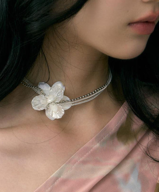 Collier ras du cou élégant en cuivre blanc surdoré avec perles de coquillage et fleurs - Street-Wave
