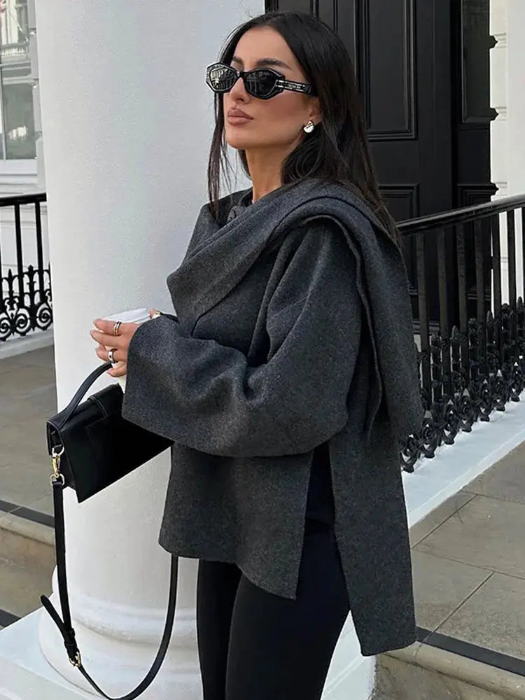 Street-Wave Cape Jacket For Women Cozy Oversized Gray Knit With Timeless Elegance