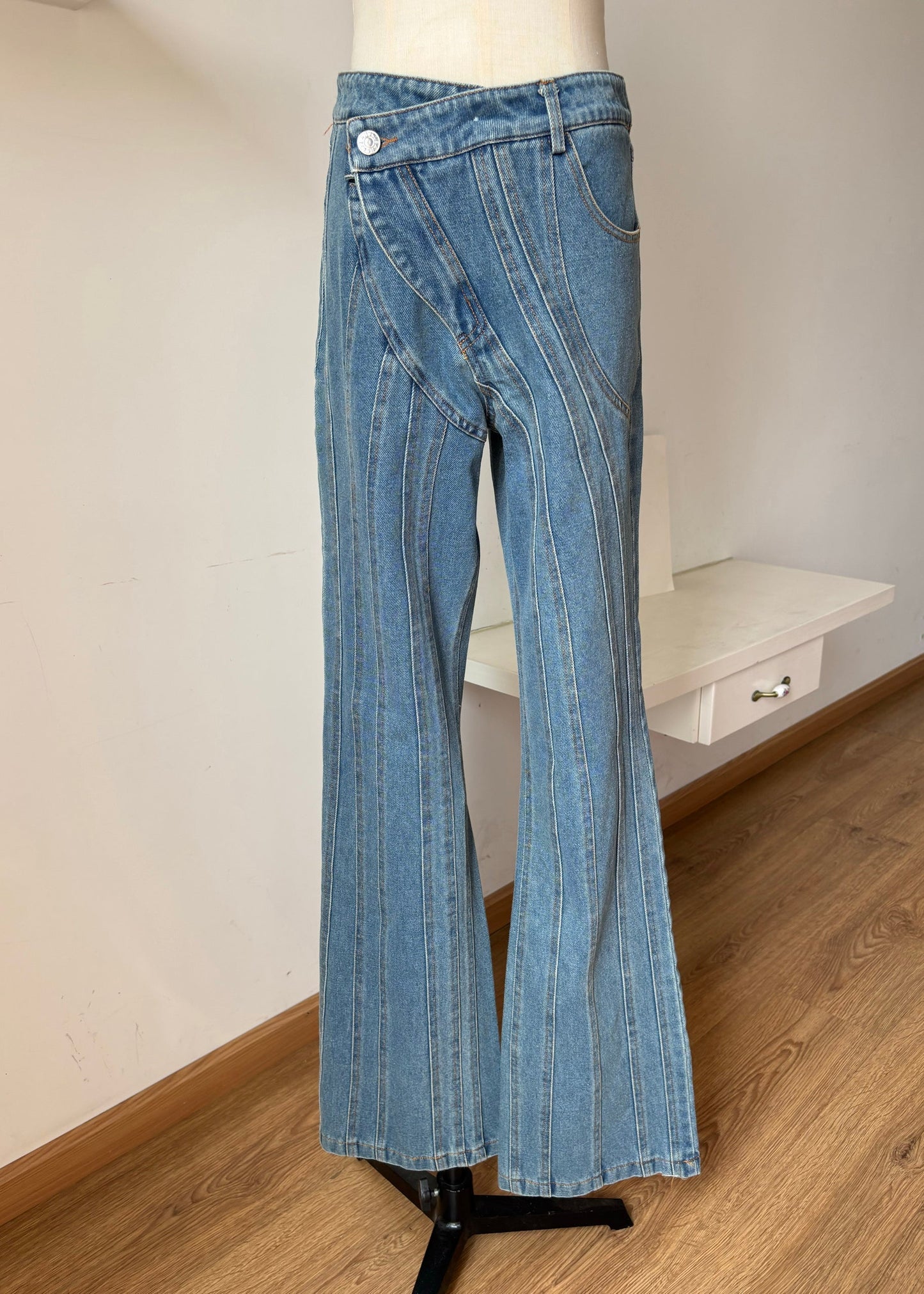 Pantalon évasé en denim bleu à poches asymétriques pour l'automne - Street-Wave