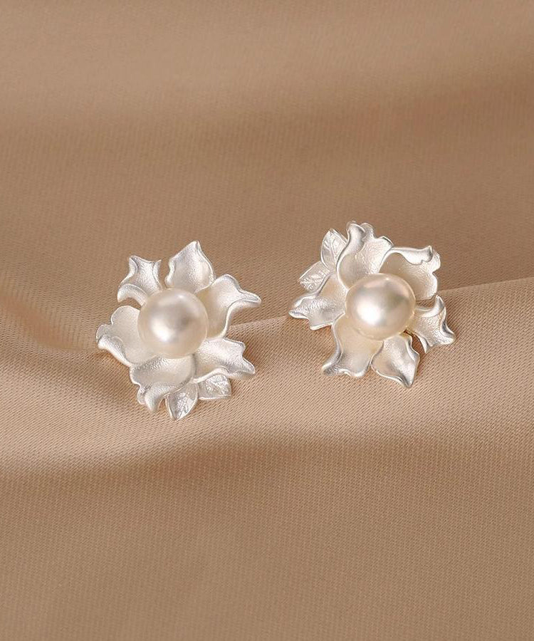 Boucles d'oreilles à tige asymétriques en alliage blanc fin avec perles florales - Street-Wave