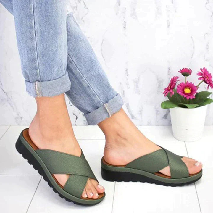 Women's Adjustable Sandals with Supportive Straps and Cushioned Sole