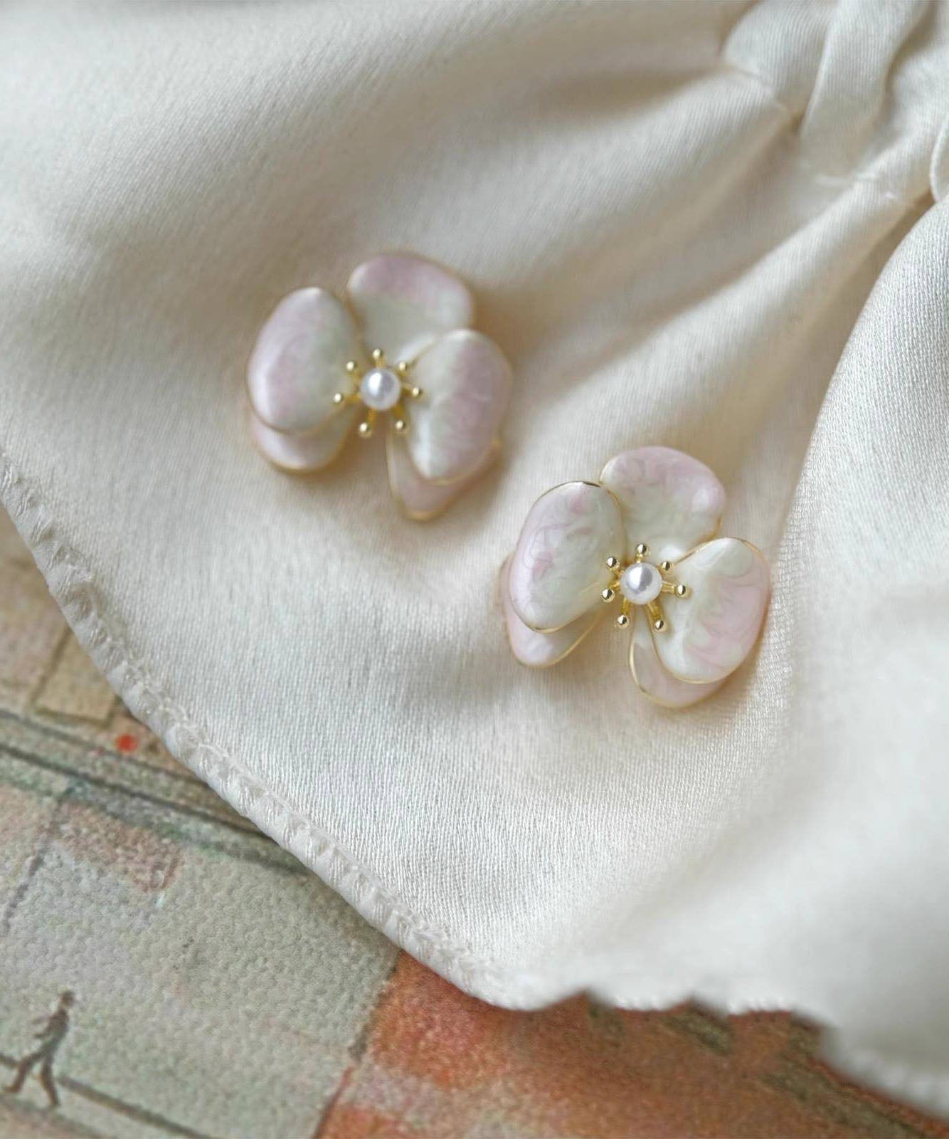 Boucles d'oreilles à tige florales en perles surdorées en cuivre rose dégradé de couleur - Street-Wave