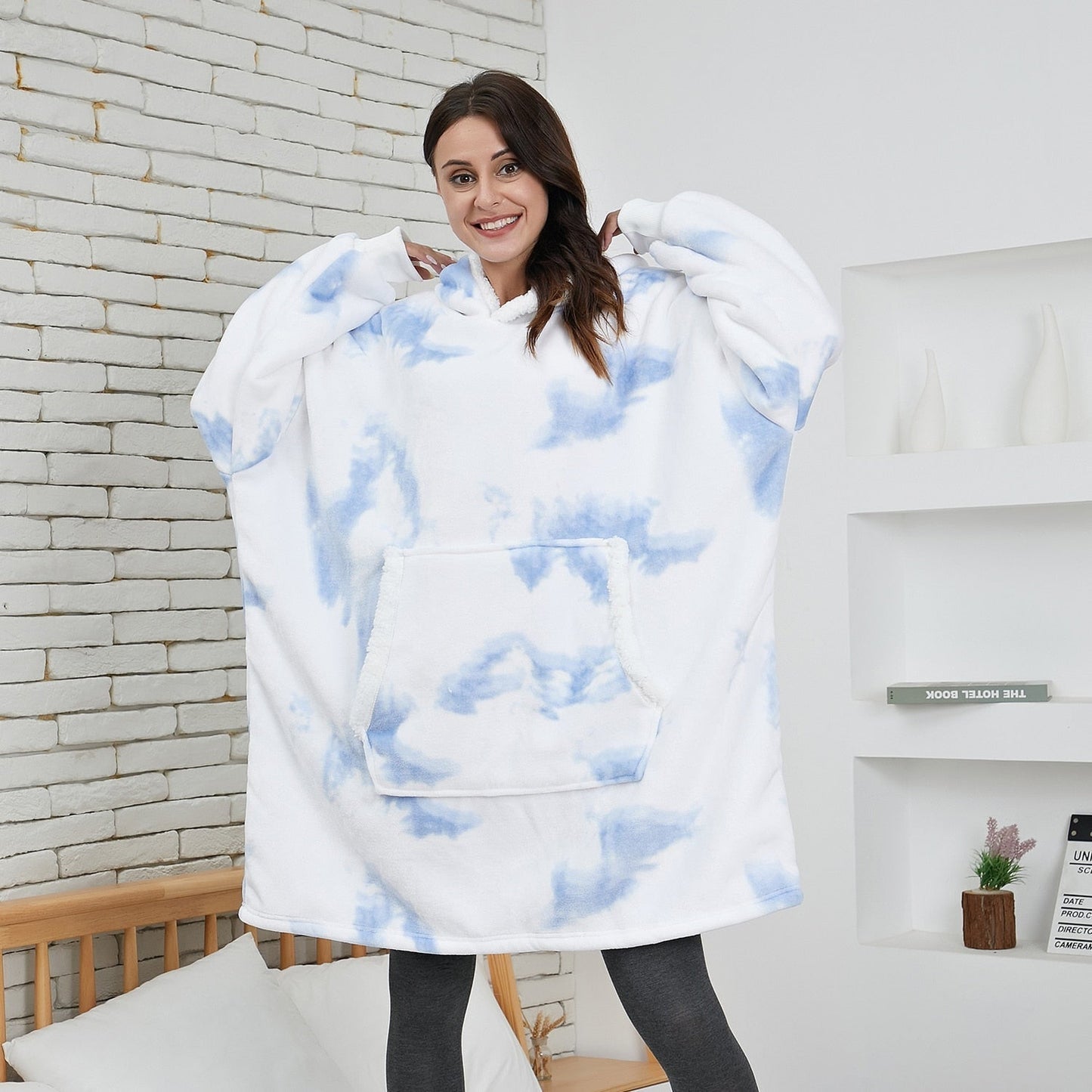 Street Wave Oversized Hoodie Kangaroo Pocket Plush Lining Plus Size Cozy Fleece Pullover