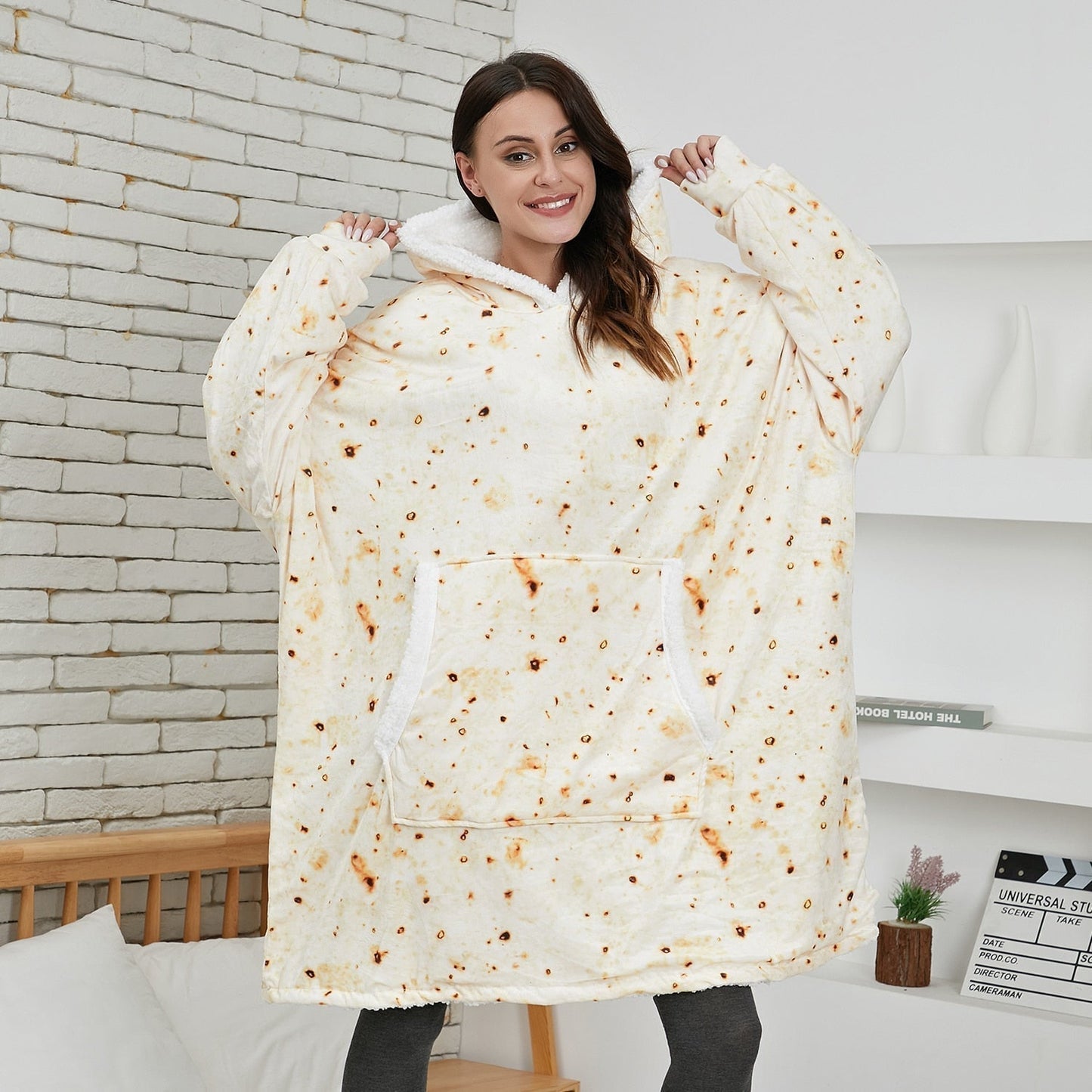 Street Wave Oversized Hoodie Kangaroo Pocket Plush Lining Plus Size Cozy Fleece Pullover