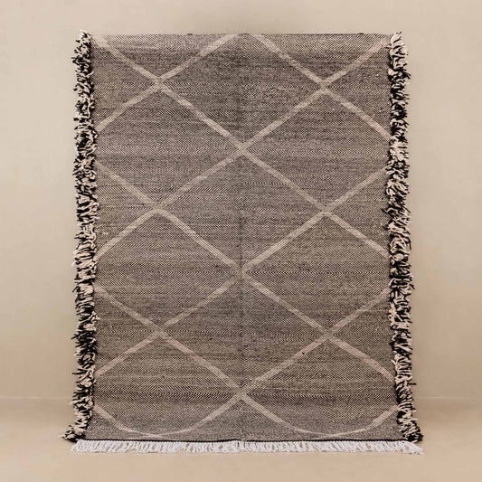 Soheir - taznakht kilim rug - Street-Wave