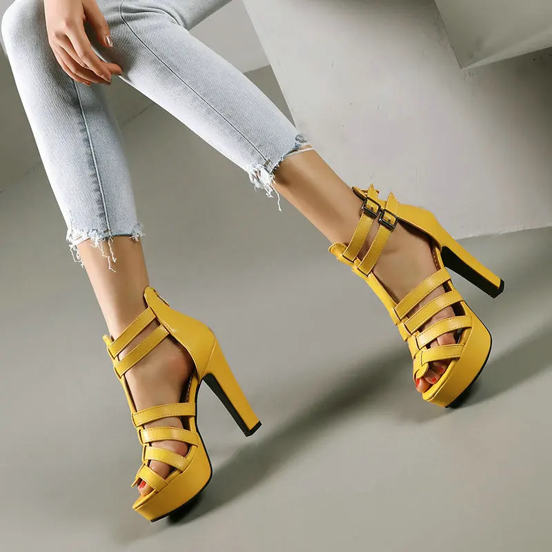 Women's Wide Fit Platform Flat Sandals with Adjustable Straps and Cushioned Footbed