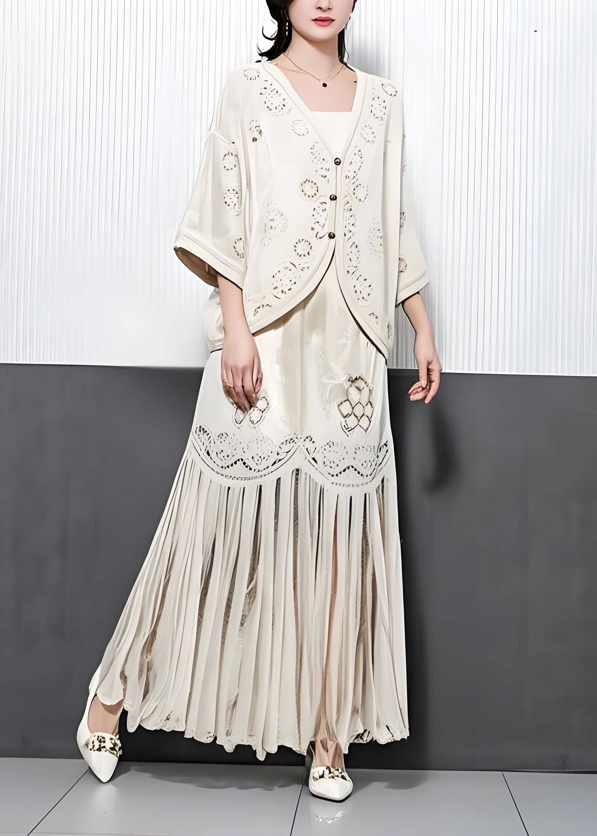 Ensemble deux pièces en coton brodé ajouré à pompons beige moderne pour l'été - Street-Wave