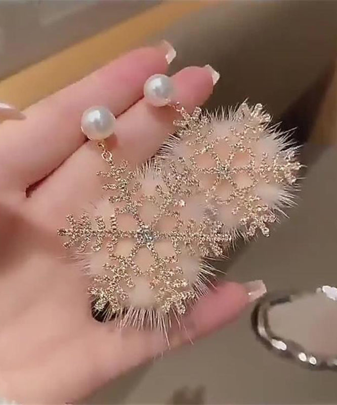 Boucles d'oreilles pendantes modernes en alliage de cuivre blanc avec fourrure duveteuse et flocon de neige - Street-Wave