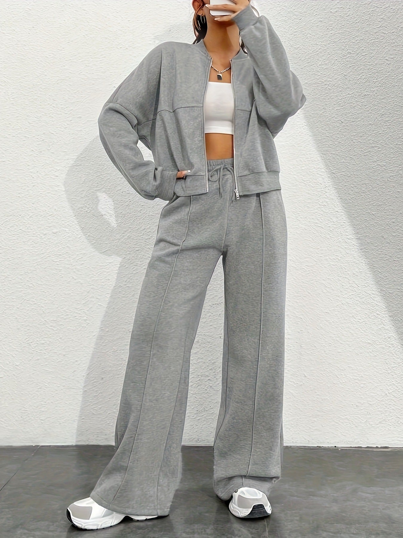 Street-wave Women's Sweat Suit With Comfortable Relaxed Fit And Practical Pockets For Everyday Comfort