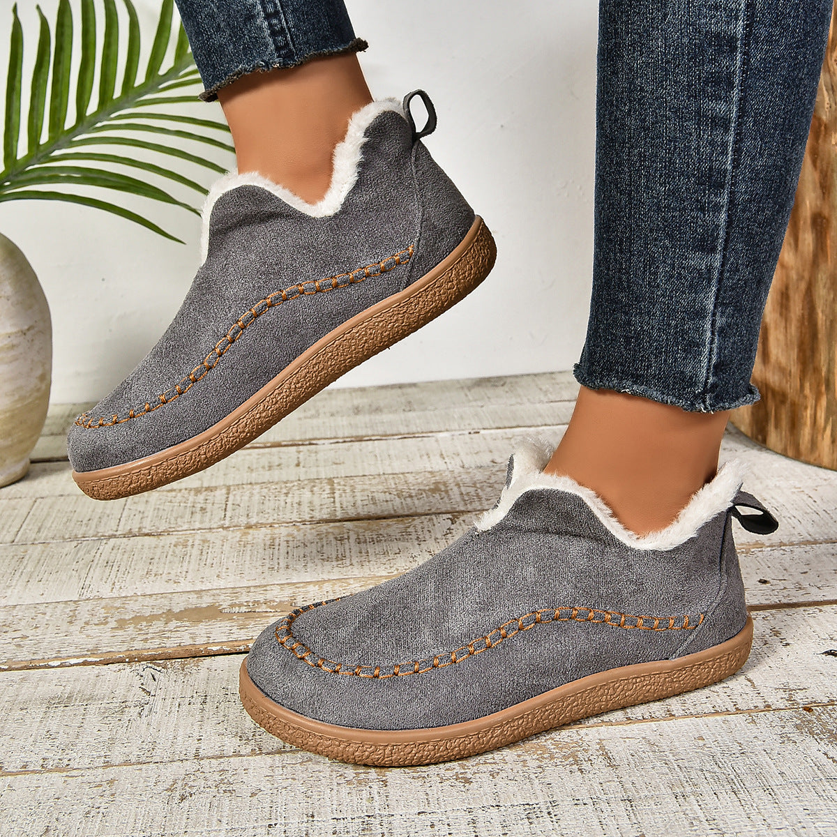 Streetwave Womens Clog Shoes With Cozy Fur Lining And Non Slip Sole For Everyday Comfort