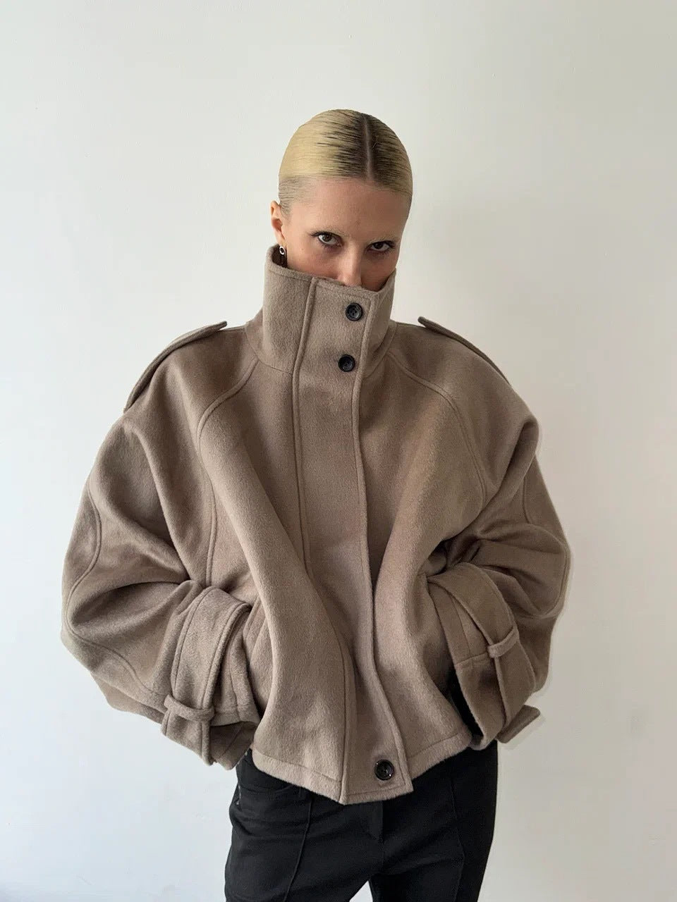 Streetwave Oversized Wool Coat For Women With Elegant Cut And Practical Pockets For Everyday Wear