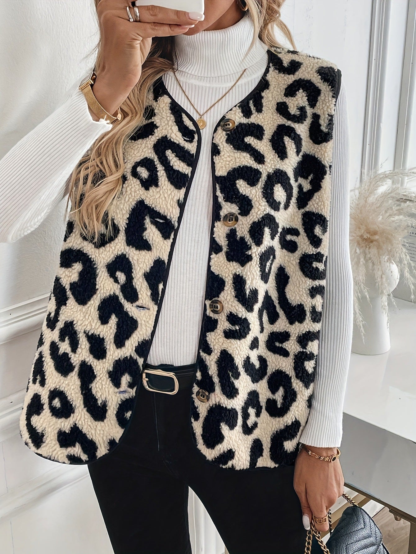 Street Wave Leopard Print Padded Vest For Women With Cozy Warmth And Modern Button Details