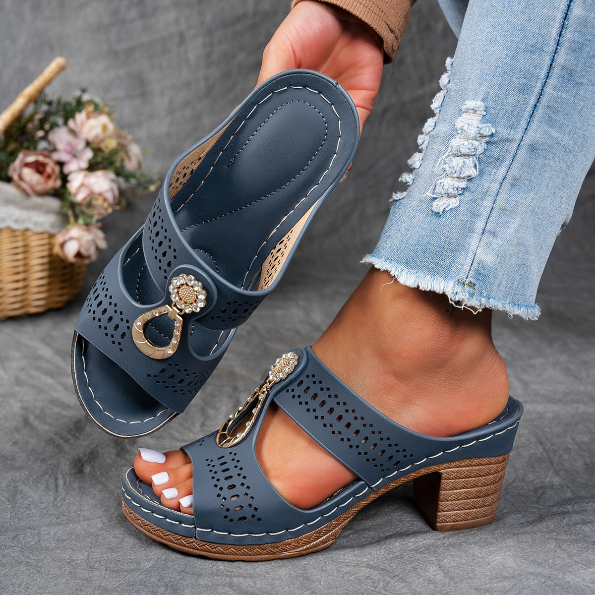 Women's Flat Sandals with Rhinestone Detail and Comfortable Design
