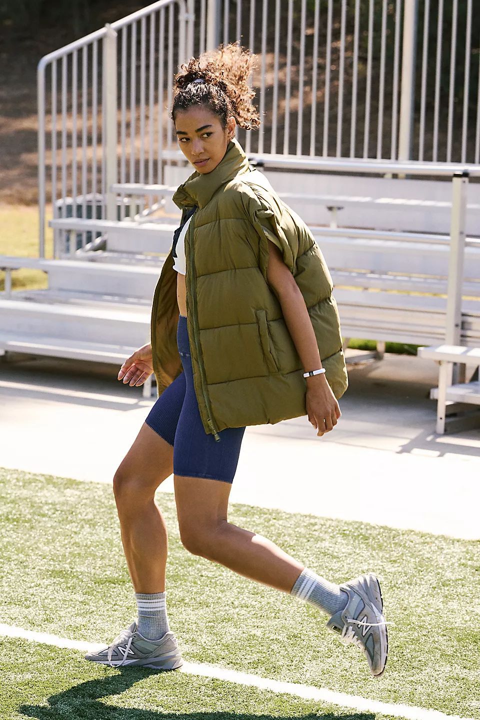 Street-Wave Womens Padded Quilted Vest With High Collar And Practical Pockets For Outdoor Wear