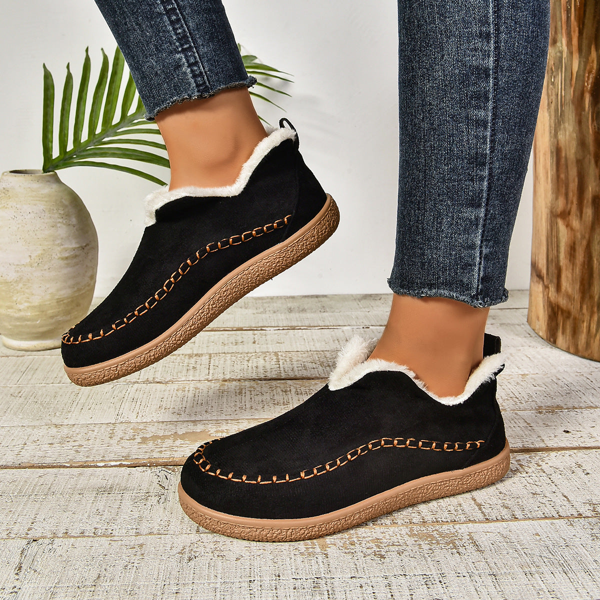 Streetwave Womens Clog Shoes With Cozy Fur Lining And Non Slip Sole For Everyday Comfort