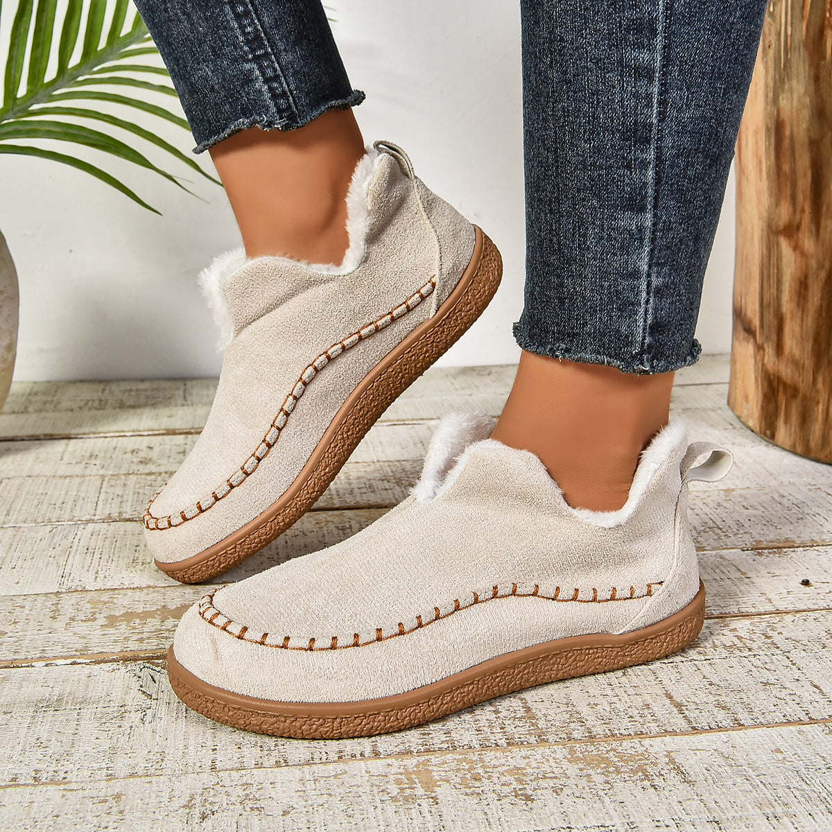 Streetwave Womens Clog Shoes With Cozy Fur Lining And Non Slip Sole For Everyday Comfort