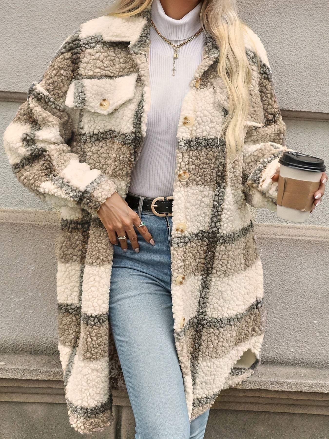 Street-Wave Womens Oversized Shirt Jacket With Plush Sherpa Texture For Cozy Everyday Street Style