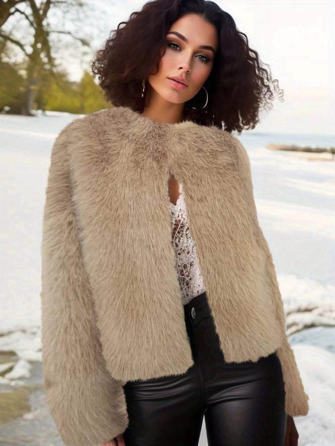 Street-wave Women's Luxurious Faux Fur Jacket With Short Cut And Voluminous Sleeves
