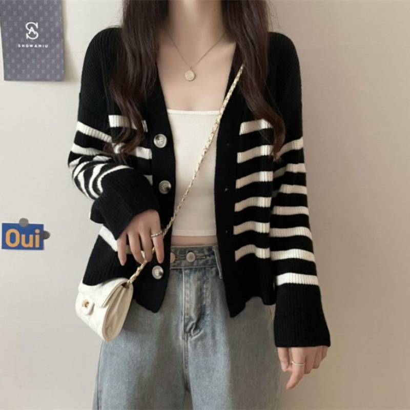 Street-Wave Striped Knit Cardigan For Women With Elegant V-Neck And Decorative Buttons