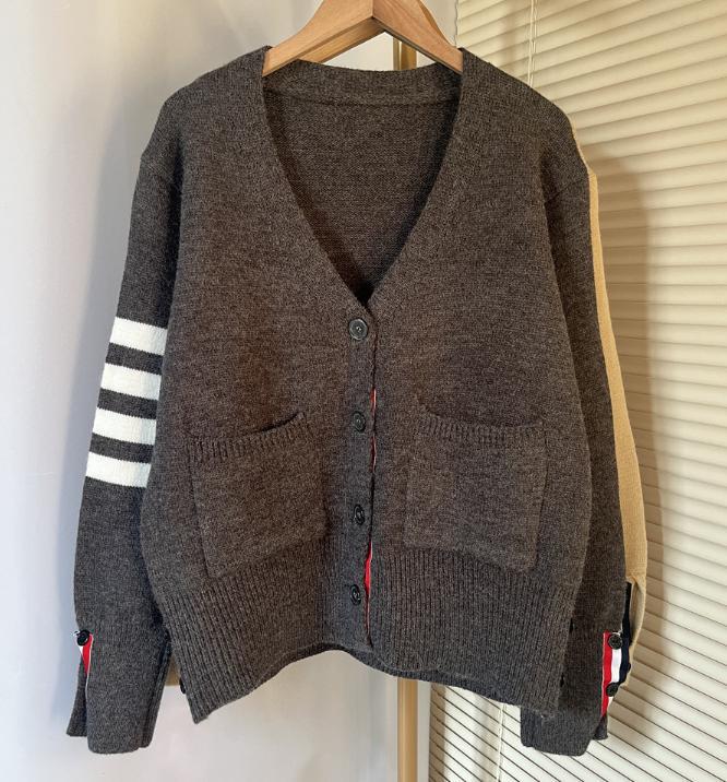 Streetwave Women's Knit Cardigan With High Pockets And Graphic Accents For Chic Everyday Wear