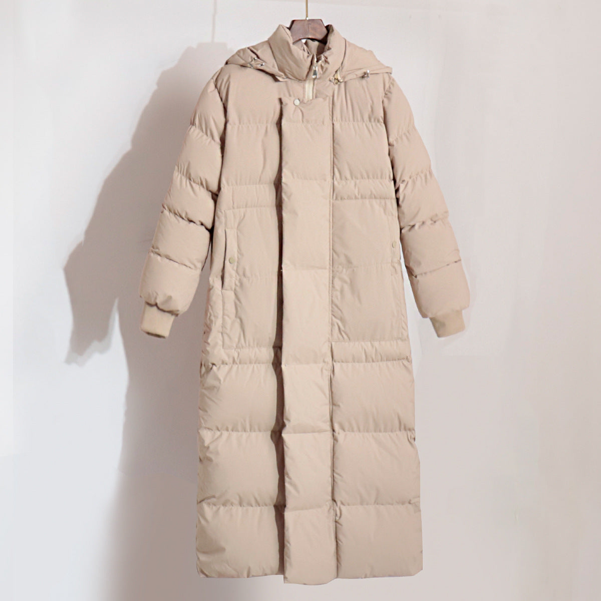 Street-wave Long Puffer Jacket with Hood for Women Cozy Warmth and Zip Closure
