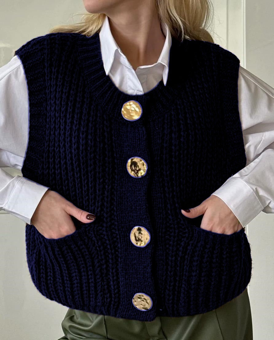 Street Wave Womens Cozy Knitted Vest With Large Buttons And Practical Pockets For Everyday Comfort