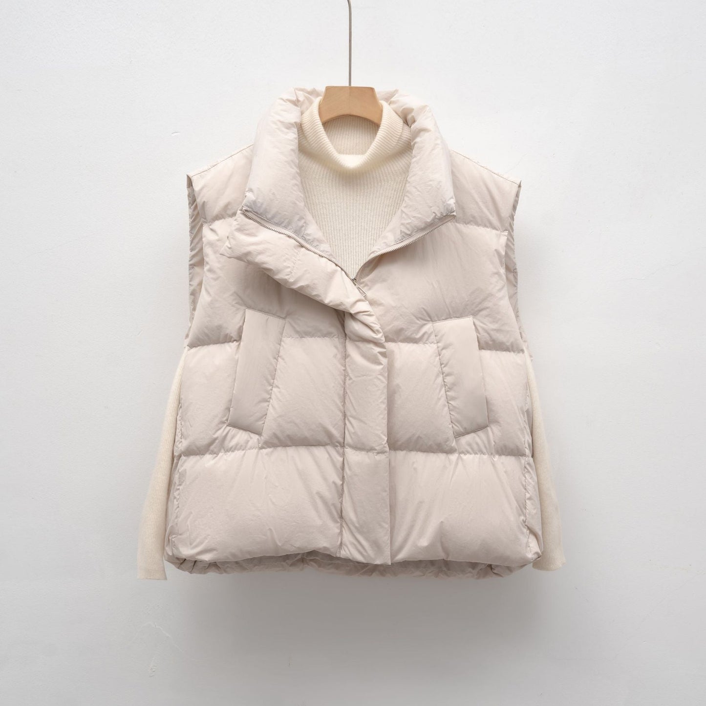 Street Wave Womens Puffer Vest With High Collar And Practical Pockets For Everyday Urban Style