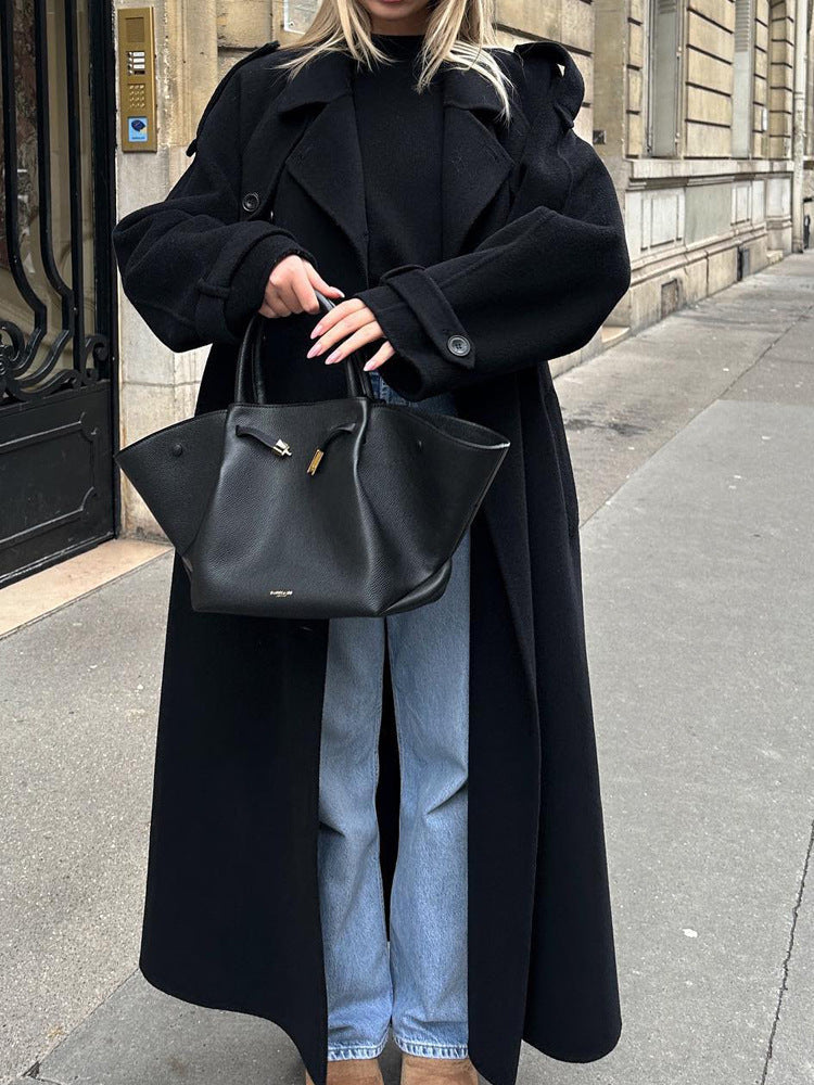 Street-Wave Womens Oversize Winter Coat With Elegant Lapels And Practical Pockets