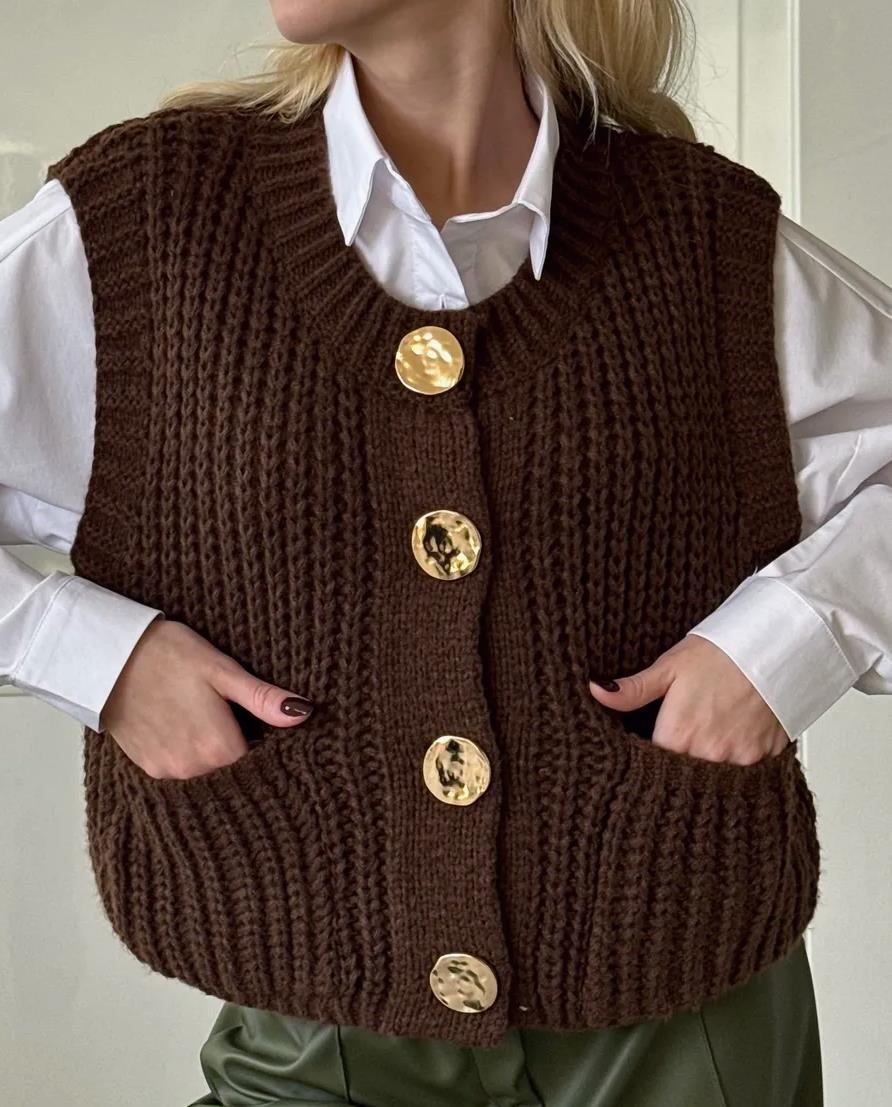 Street Wave Womens Cozy Knitted Vest With Large Buttons And Practical Pockets For Everyday Comfort