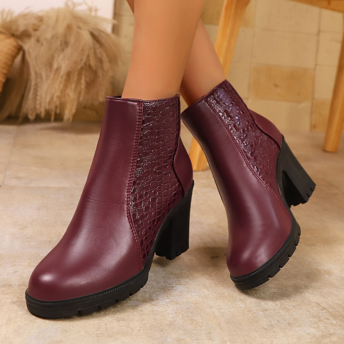 Street-Wave Women's Ankle Boots With Textured Leather Upper And Chunky Block Heel