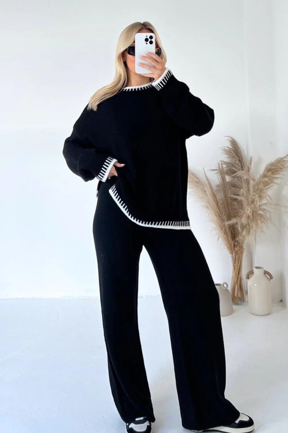Street-Wave Oversized Knit Suit For Plus-Size Women With Contrasting Details And Cozy Comfort