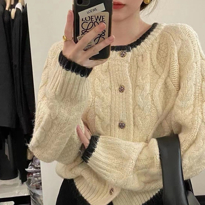 Damen gemütliche Strickjacke mit elegantem Zopfmuster und kontrastierenden Abschlüssen Street-wave - Street-wave