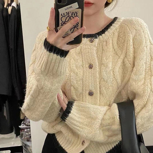 Damen gemütliche Strickjacke mit elegantem Zopfmuster und kontrastierenden Abschlüssen Street-wave - Street-wave