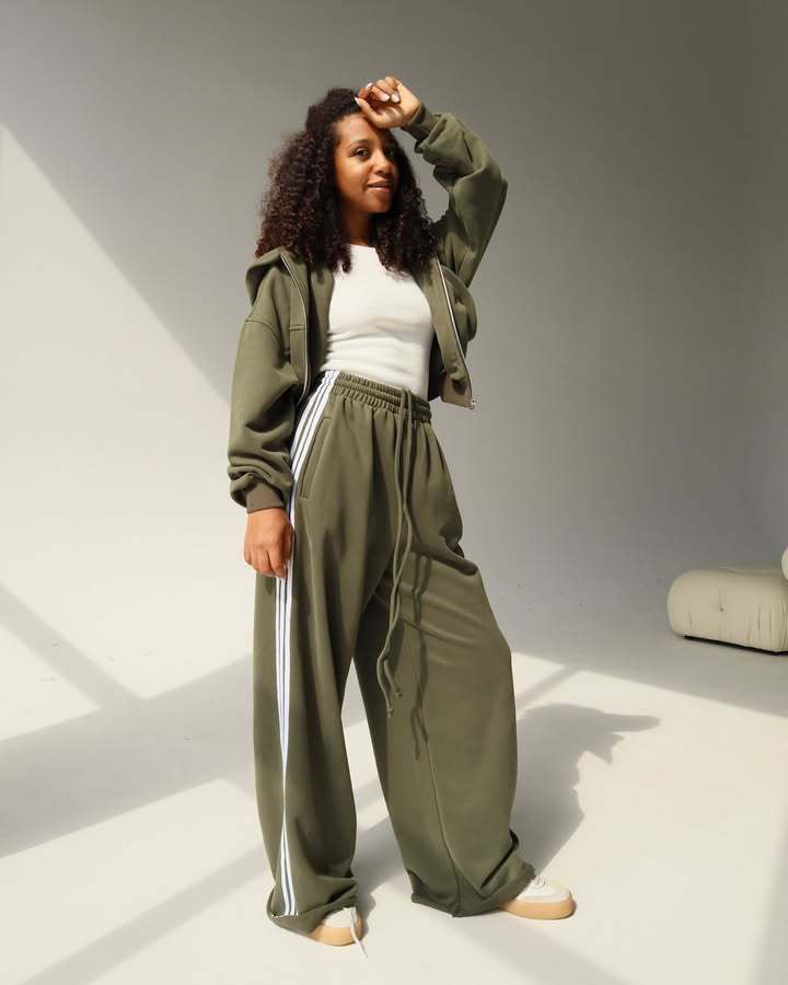 Street-Wave Women Sport Lounge Set Cropped Zip Hoodie Wide Leg Joggers Trendy Athleisure for Leisure and Fitness