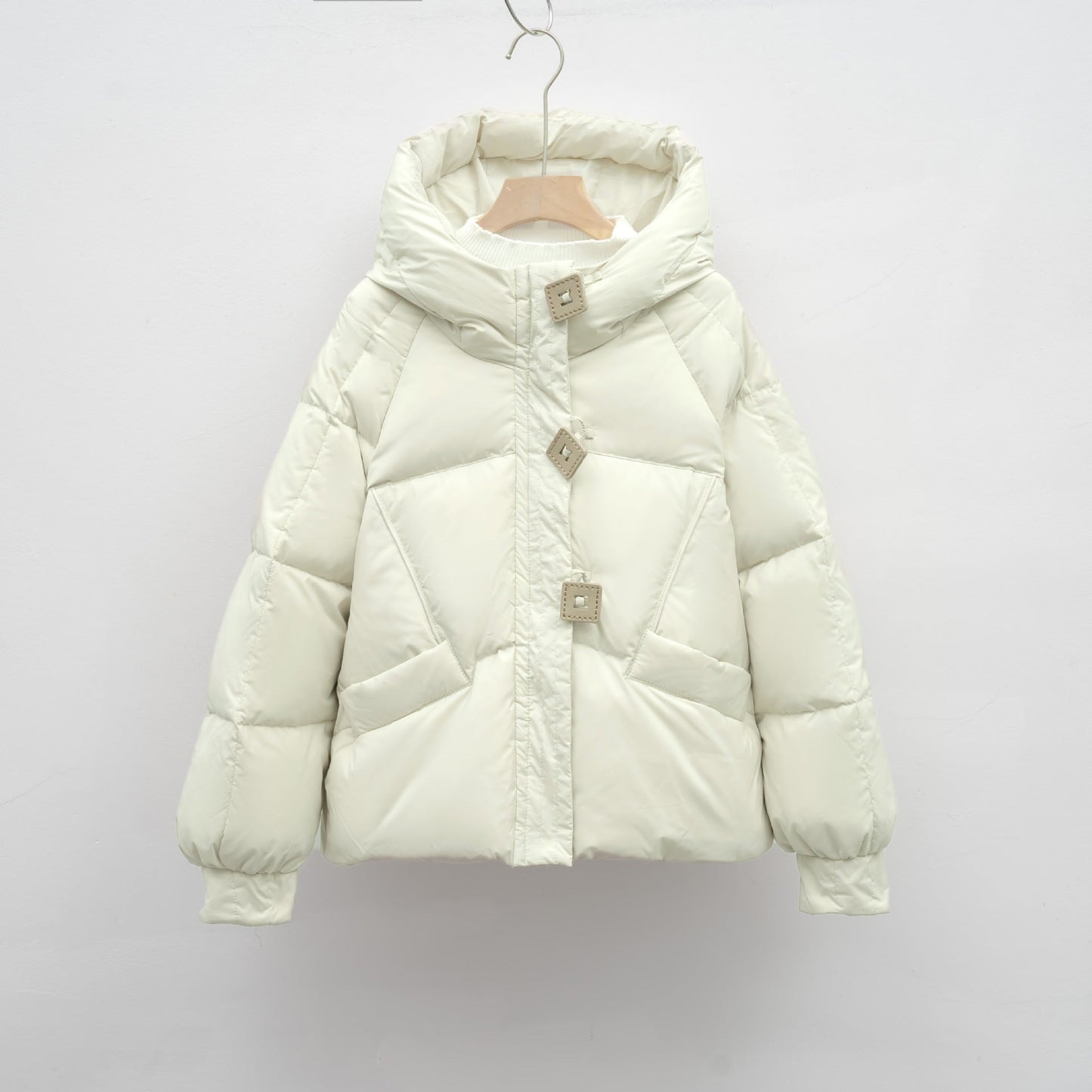 Street-wave Womens Puffer Jacket With Voluminous Design For Cozy Urban Warmth And Style