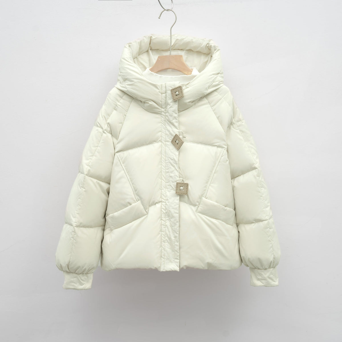 Street-wave Womens Puffer Jacket With Voluminous Design For Cozy Urban Warmth And Style