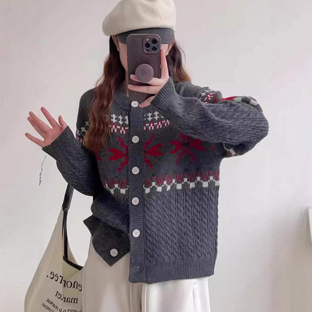 Street-wave Womens Knit Cardigan With Traditional Pattern And Large Buttons For Cozy Classic Style